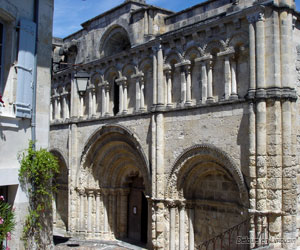 Façade de l'église Saint-Jacques