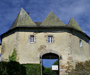 Entrée du château de Comborn