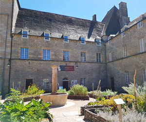 Façade du musée Marius Vazeilles à Meymac