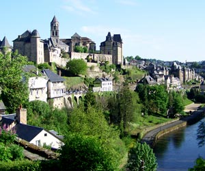 Uzerche, au bord de la Vézère