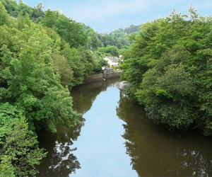 Voie verte en Corrèze, sur les rives de la rivière