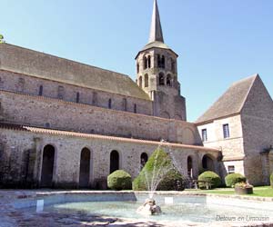 Eglise et fontaine à Evaux-les-Bains