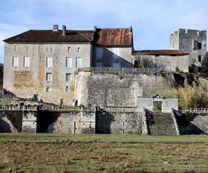 Façade du château des Bernardières