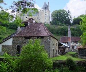 La forge et le château de Savignac-Lédrier