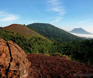 Vue du puy de la Vache jusqu'au puy de Dôme