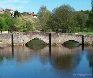 Pont en pierre du XIIIème siècle