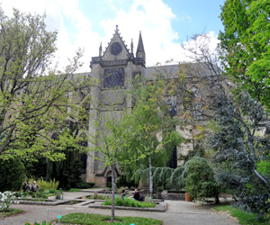 La cathédrale de Limoges vue des jardins