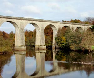 Le viaduc ferroviaire à Saint-Priest-Taurion