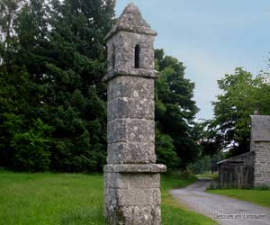 Lanterne des morts de Saint-Goussaud